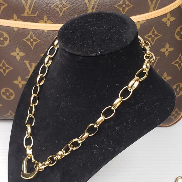 Elegant Golden Stainless Steel Hollow Heart Pendant Necklace - Picture 7 of 9